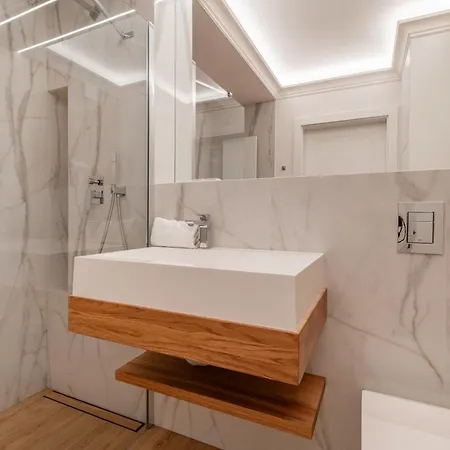 Rentplanet - Halo * Vratislav